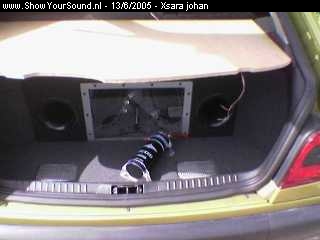 showyoursound.nl - Blaupunkt power!! in Xsara - xsara johan - foto_609_.jpg - hopen dat de hoedenplank past, en JA hoor het past